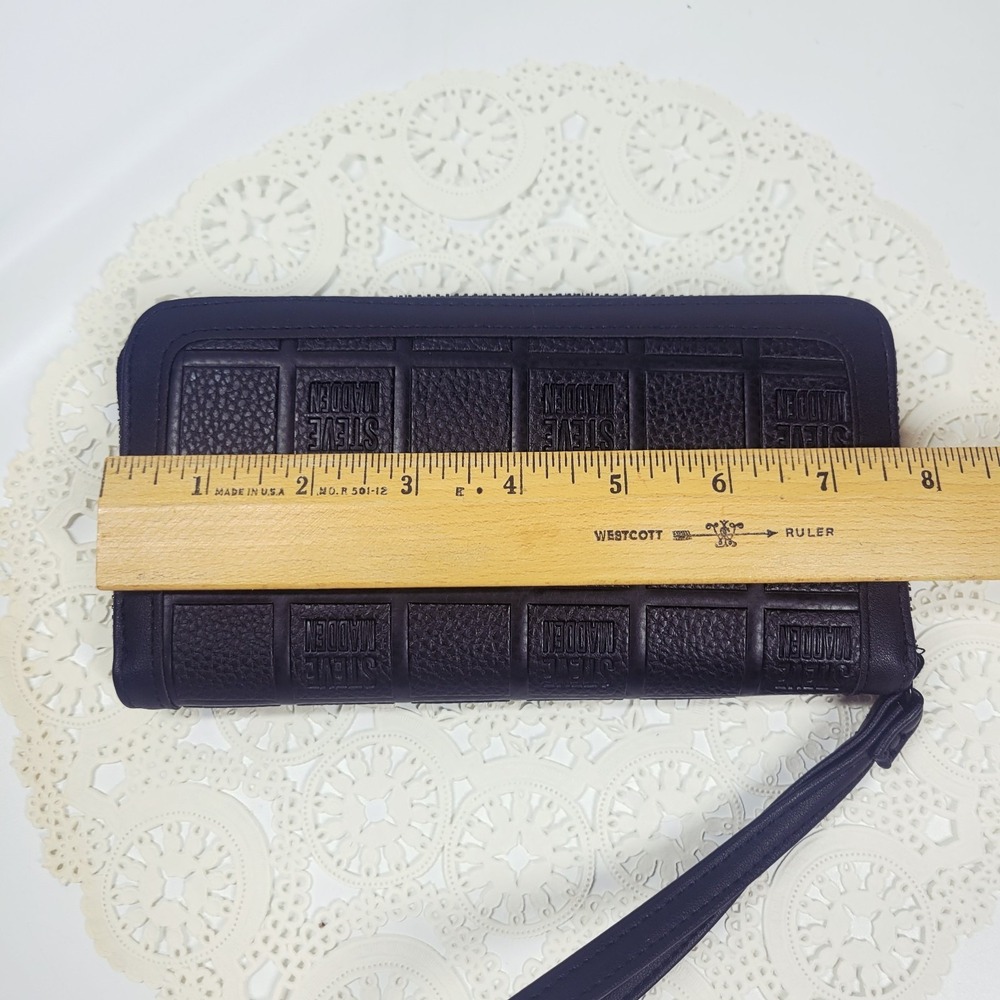 Steve Madden Black Embossed Women's Zip-Around Wristlet Wallet Wrist Strap - Picture 6 of 7